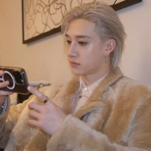 빈찬 | v e r a  ʕ⁠·⁠ᴥ⁠·⁠ʔ